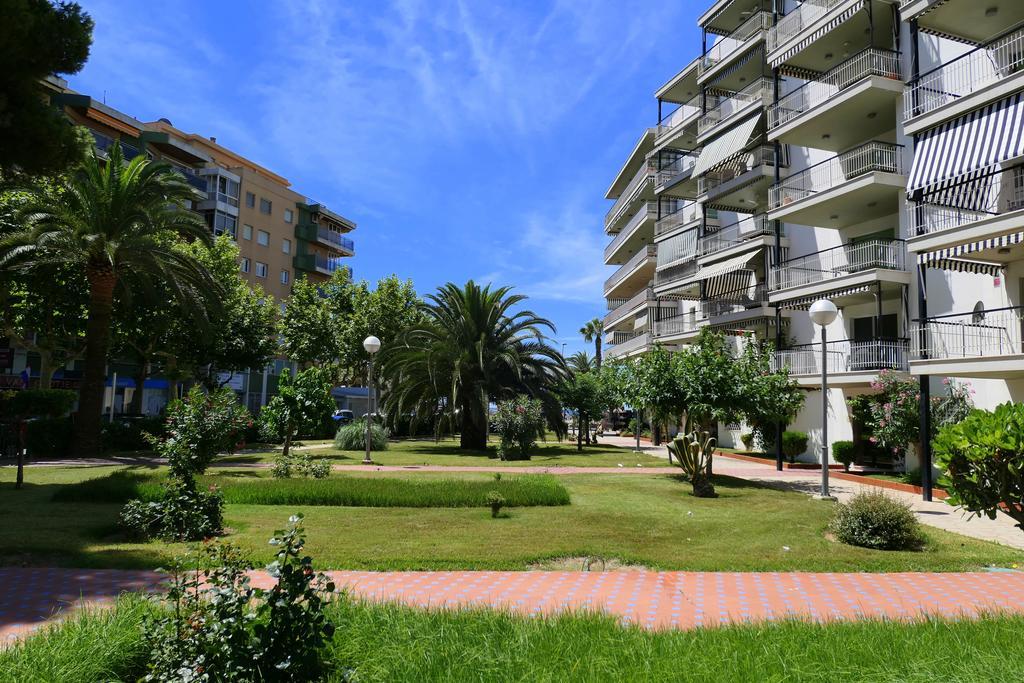 Rentalmar Aries Plus Salou Exterior photo